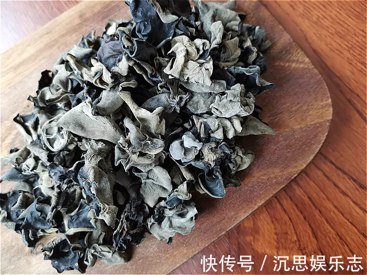 吃木耳,为何要焯水不焯水能吃吗一文读懂木耳的正确食用方法