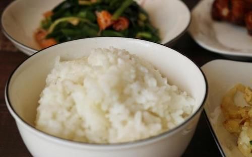 女婿第一次上门，丈母娘花100元做了4菜1汤，道道有深意