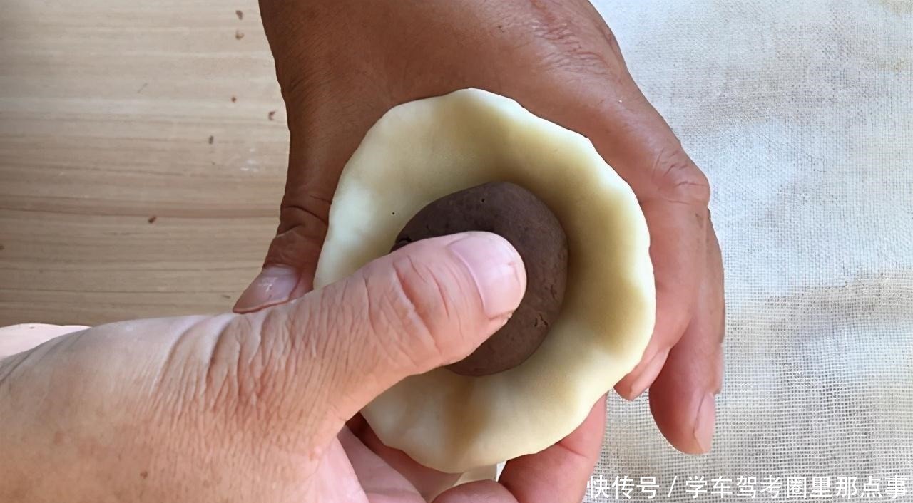 豆沙|开水里加一碗面粉,搅一搅,搓一搓,一会就做出一锅小点心