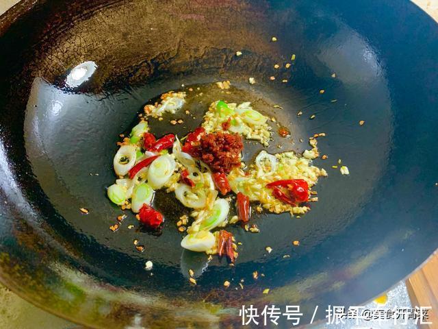 酱料|以后豆腐就这样吃，做法简单鲜香辣爽，出锅一口一个真解馋。