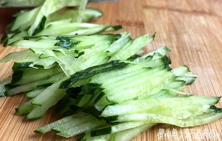 搅拌均匀|凉皮不要出去买,用它做,不用洗面,不用沉淀,三天两头做一次