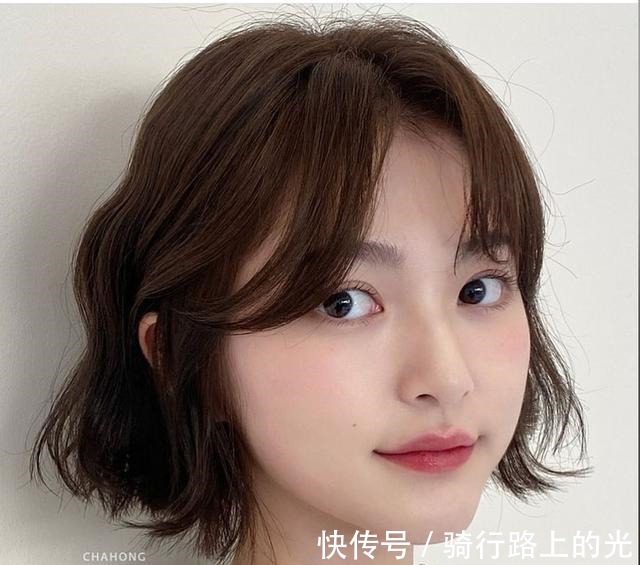 刘海 这16款发型很受欢迎,立体瘦脸又解暑,越来越多女性这样剪