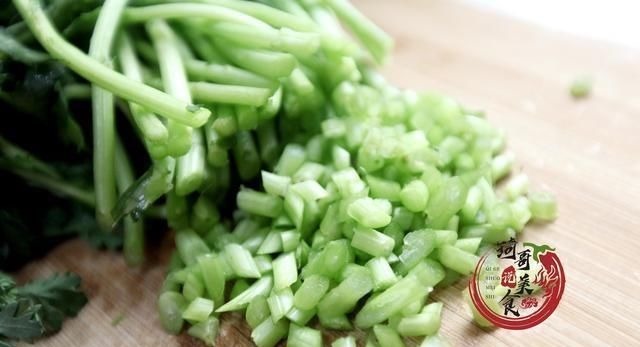 茼蒿|失眠最怕这菜，睡眠不好的人要多吃，夜晚睡得更香甜，一觉到天亮