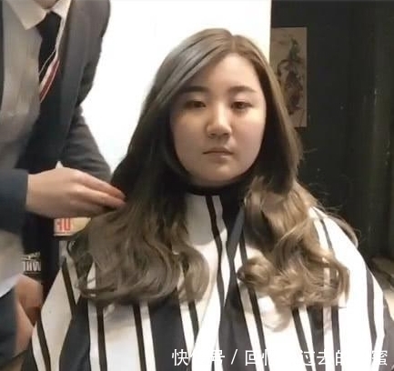 80后大妈第一次接长发，秒变00后小女孩，这变化逆天啊！