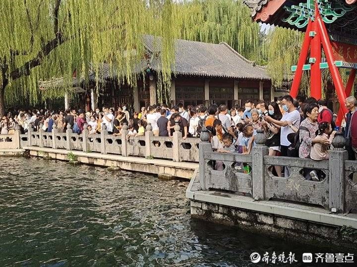 八方来客|济南泉水游火爆！趵突泉十年最美泉水引来八方来客