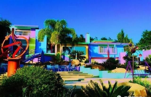 色彩|美国艺术家把自家改造成彩虹屋这色彩,意外的辣眼好看啊