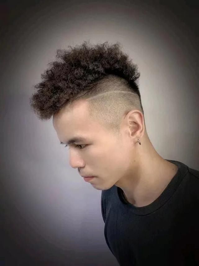 男发无论怎么剪，还是两侧推短受欢迎，越来越多男士这样剪