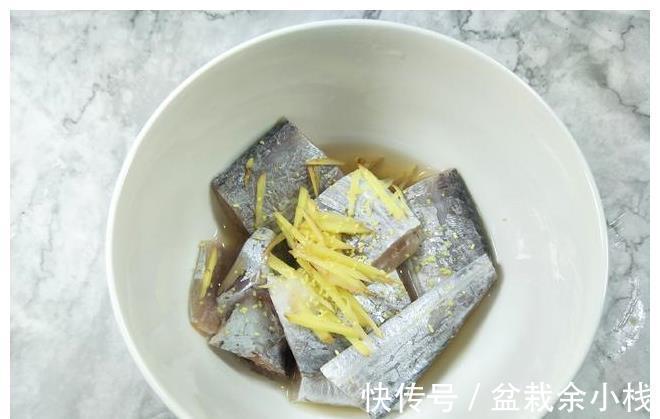 外婆用了30年的炸带鱼方法，5分钟上桌，外酥里嫩，不掉皮不粘