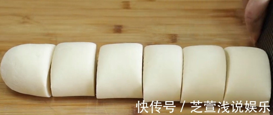 馒头|用开水烫面做馒头，是老一辈蒸馒头的方法，不发面，个个暄软回甘