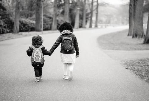 姐姐|“超暖姐姐”火了,怕弟弟着凉揣怀里取暖,网友:打弟弟要趁早