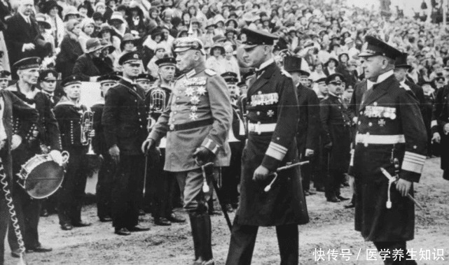 照片拍摄于|德意志之魂兴登堡希特勒与他握手时低头、葬礼规格堪比德皇