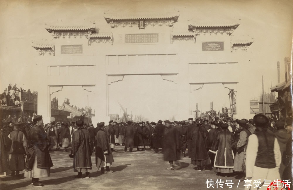 公主|清末老照片李鸿章灵位入祀贤良祠，公主格格福晋合影