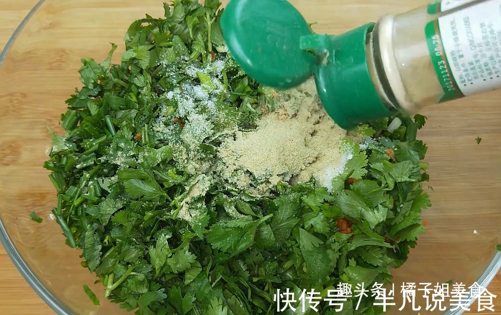 丸子的新做法,我们全家都吃撑了,又香又鲜,比韭菜丸子还要香