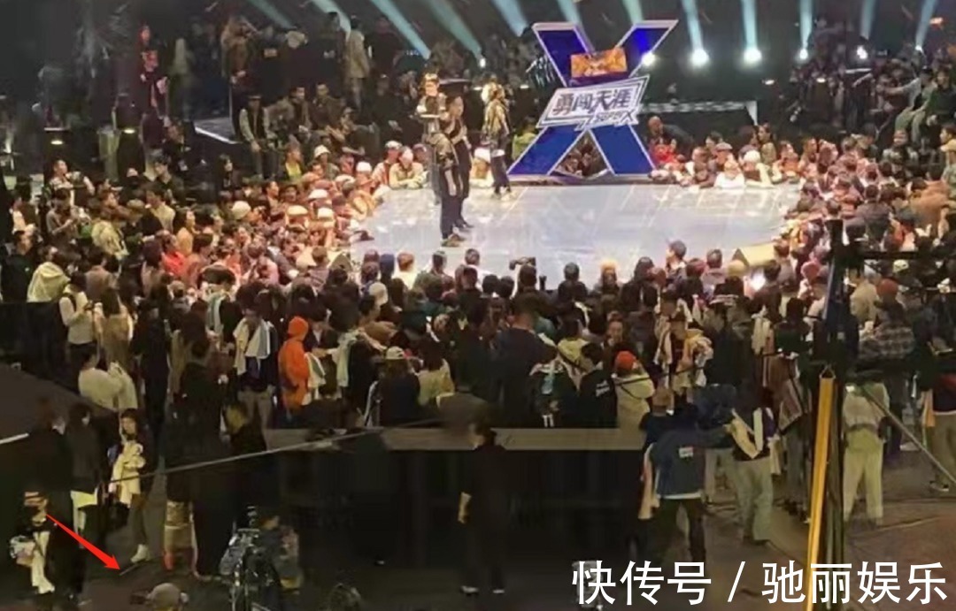 《街舞》全球直播翻车！地板松动事故频发，王一博干呕张艺兴胃疼