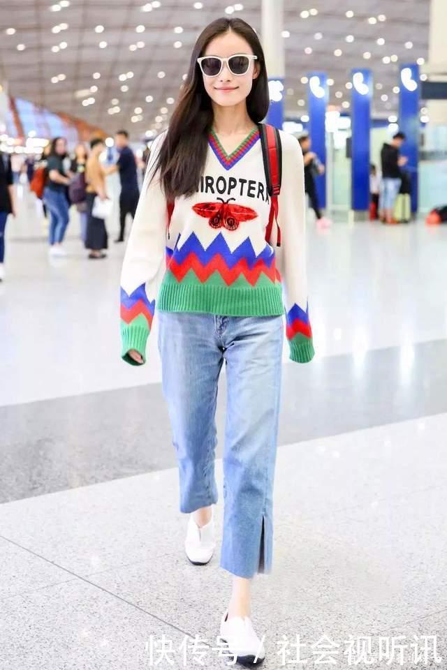 最近火了一种穿法“毛衣+牛仔裤”,优雅又时尚,回头率十足