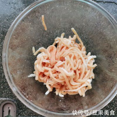  立春｜京酱肉丝卷饼#味达美名厨福气汁，新春添口福#