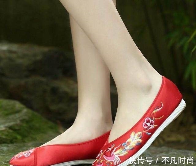 古代女子投河自尽之前,为什么都要把鞋脱了放一边?