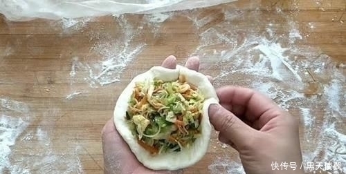 干面粉|天热宁可不吃红烧肉，也要吃包菜馅饼，不揉面不擀面，柔软鲜香