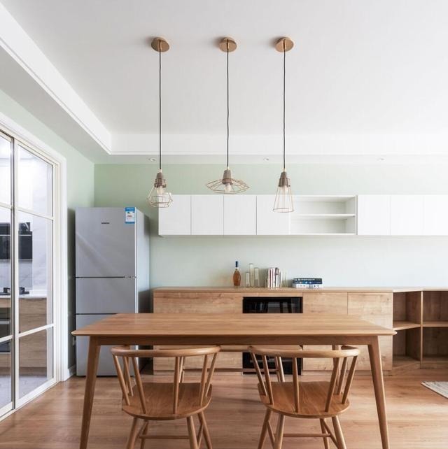 原木|客厅不要沙发，墙面不做造型，越简单的装修，反而越清爽实用