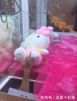 |搞笑GIF:带女友去逛街 请问遇到这种情况该怎么办?