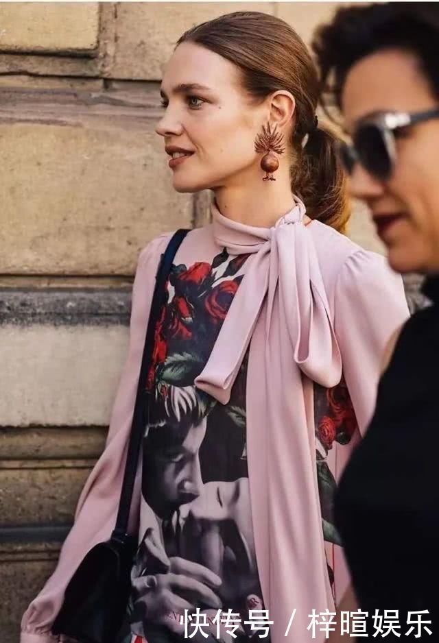 时尚穿搭衬衫+裤子=2020春夏正流行,超超超超超时髦