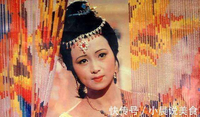 红楼梦!《红楼梦》关系最尴尬的两个女人,住在一个家里,从不和对方说话