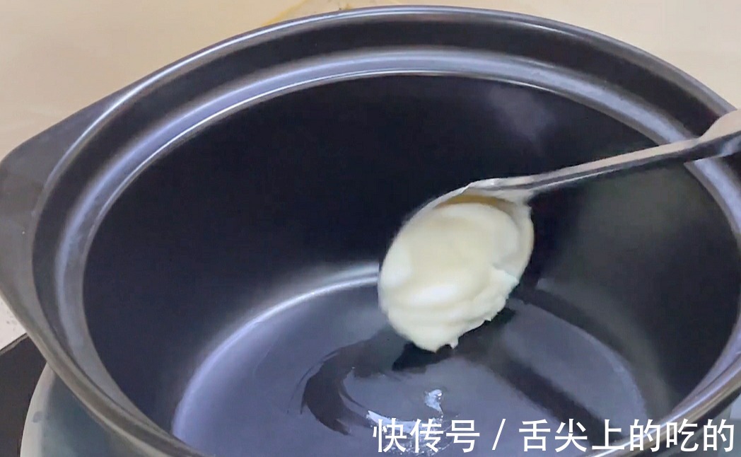 红线椒|把啤酒倒入猪肝中,这种做法真是太厉害了,出锅满屋飘香,真解馋