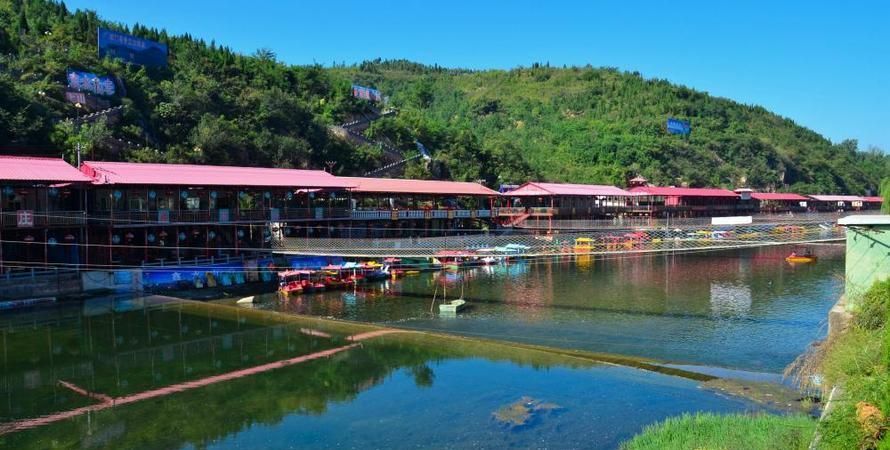 |济南一奇特景区，名字搞笑感觉毫无意义，依山傍水景色宜人