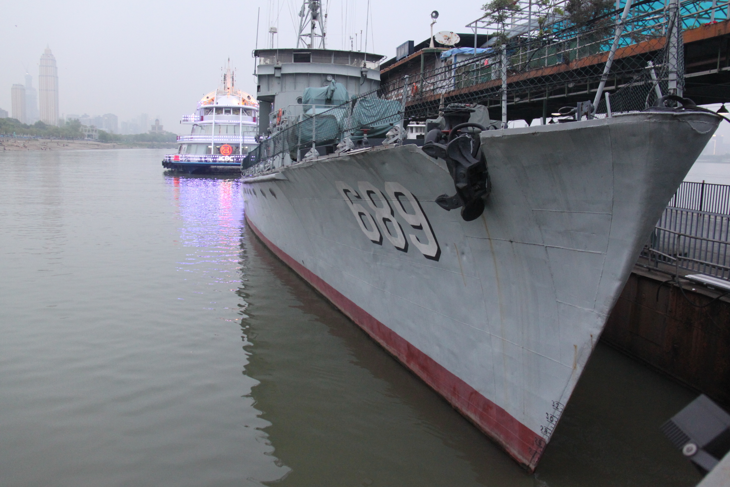 汉口江滩 上世纪风格的蒸汽轮船武汉知音号游记