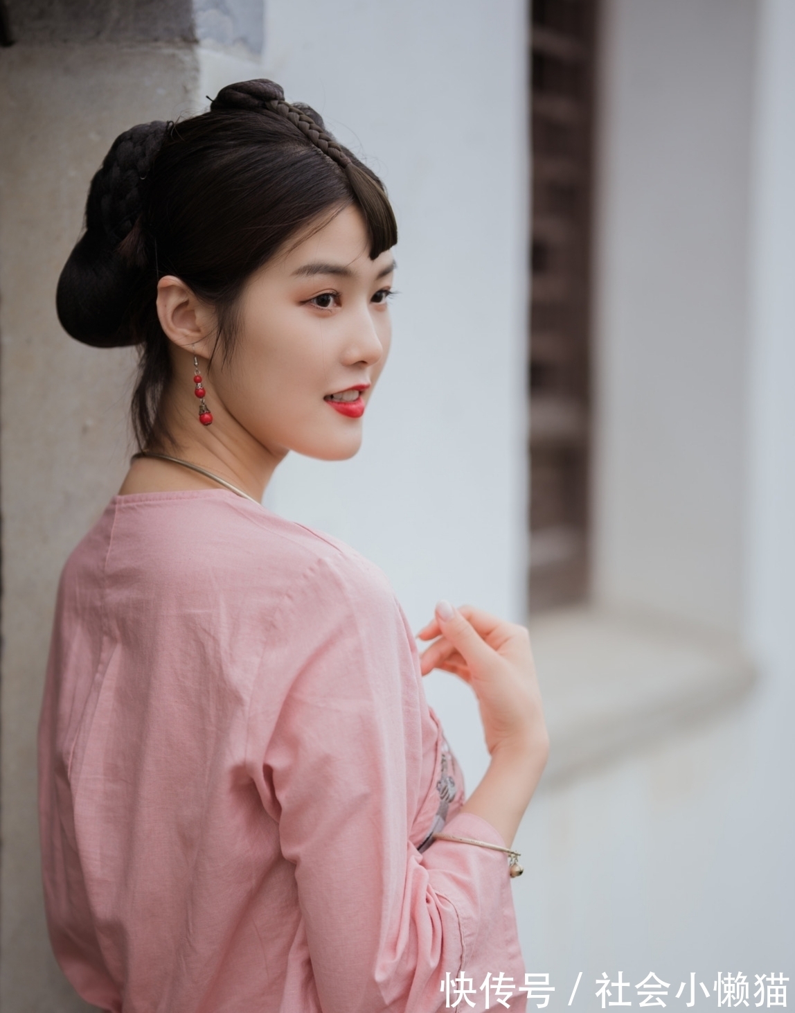 打油诗$打油诗·九首丨奔月嫦娥休笑我,温壶美酒送入喉