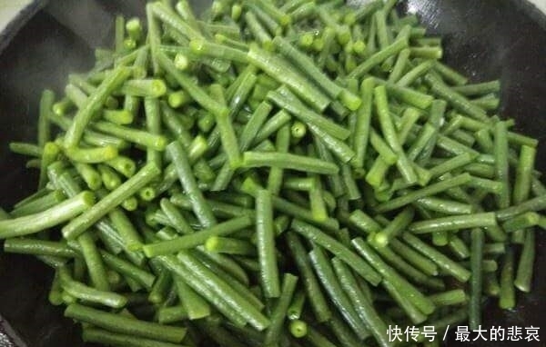 别再吃钙片了,吃再多也不及“它”,每天1勺,腰好腿好容颜不老