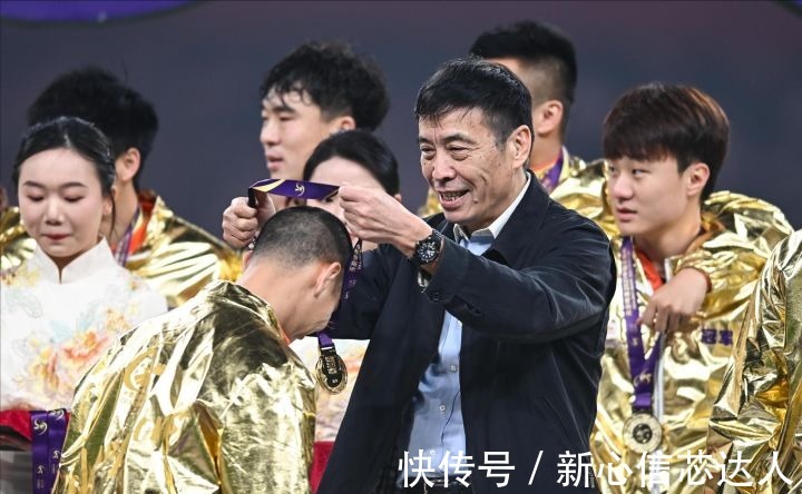 冠军|大浪淘沙,沉者为金!山东泰山第一次卫冕足协杯冠军