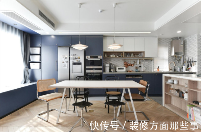 一居室|77平北欧风一居室,光无垠的壁灯和深蓝色墙面简直不要太配