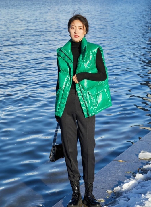 卫衣 收起你的呢大衣吧!秋冬“羽绒马甲”火了,保暖时髦还很酷!