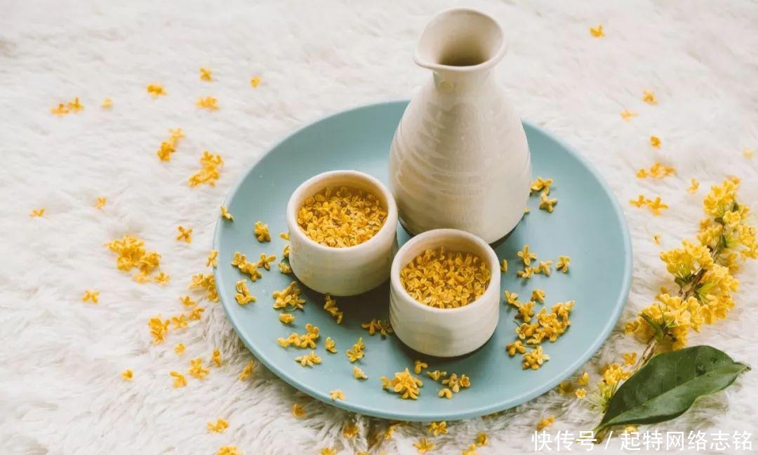 五首桂花诗词:一枝淡贮书窗下,人与花心各自香