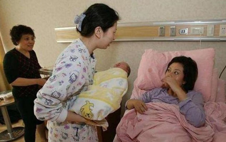 恩恩|“宁愿给孩子喝奶粉”闺蜜送来20袋母乳,宝妈笑着收下却转手扔掉