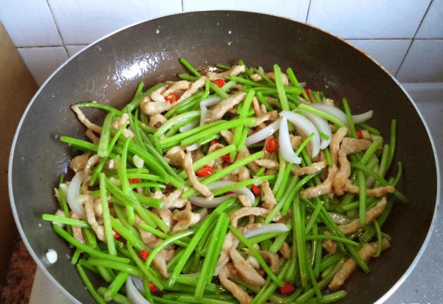  里脊肉|冬季，遇见这菜别手软，简单炒一炒，美味下饭，不懂吃太可惜