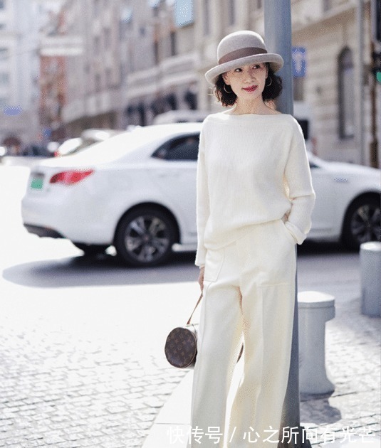 穿搭 人到中年要远离“大妈式”穿搭,学这位妈妈的减龄搭,很洋气