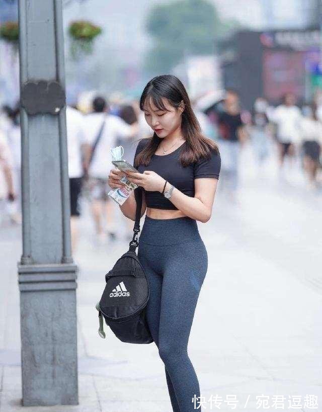 高腰|打底裤瞬间提升气场,看起来好像瘦了好多,还散发出运动休闲气息
