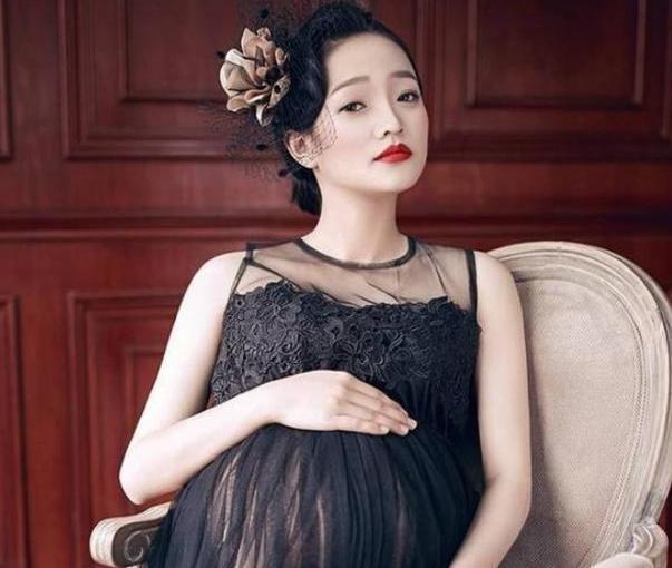 宝妈|90后宝妈朋友圈晒“孕装照”,忘记屏蔽亲戚,引来全家人怒斥