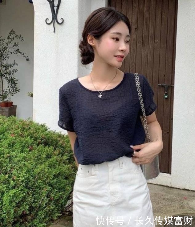 百搭|穿短袖不一定要穿牛仔裤,今夏流行这样穿,显瘦百搭还气质