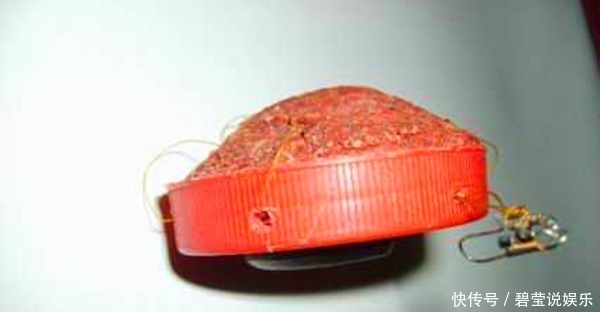 大雪过后鲫鱼藏在远点，用这种民间钓法，钓大鲫鱼不费事！