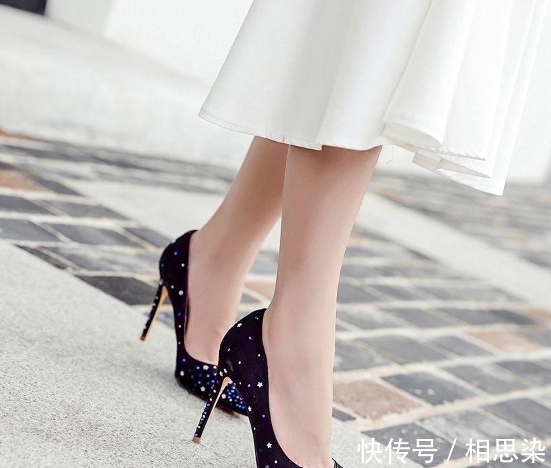 女王范|优雅婉约却不失女王范,高跟鞋轻松走出自信姿态