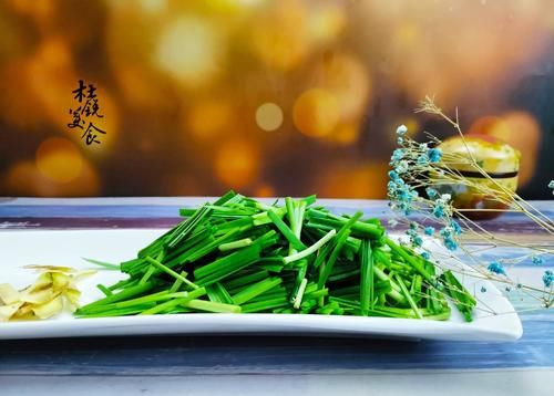 搭配|便秘就怕这蔬菜，秋天正鲜嫩，搭配有“钙库”之称的小海鲜，真鲜