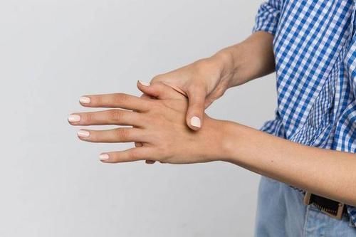 关节|类风湿关节来临时,身体会出现7个症状,多留意身体上的表现