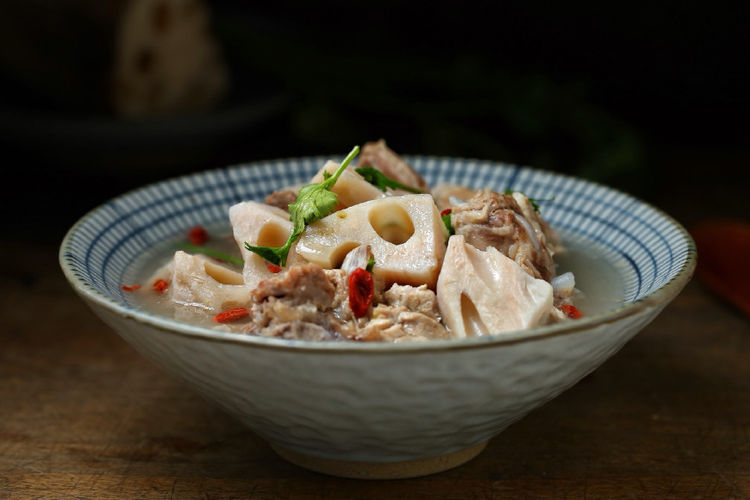 进腊月这汤可以经常煲，营养丰富好吸收，炖一锅全家喝，老少皆宜