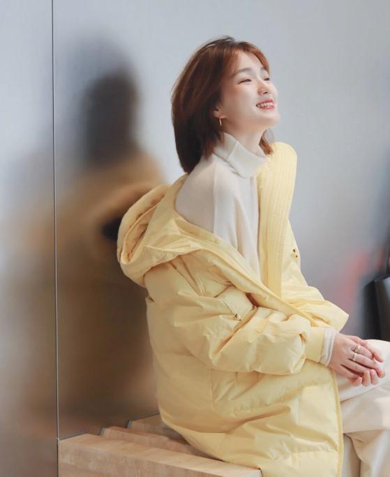 搭配 秋冬衣服别乱买,常备“高领衫”,搭配大衣、羽绒服都洋气