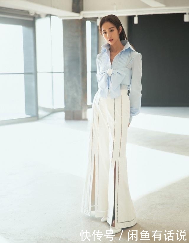 气场|张钧甯有钱任性,穿1万6的衬衫配8万开叉裤,气场比原版超模强大