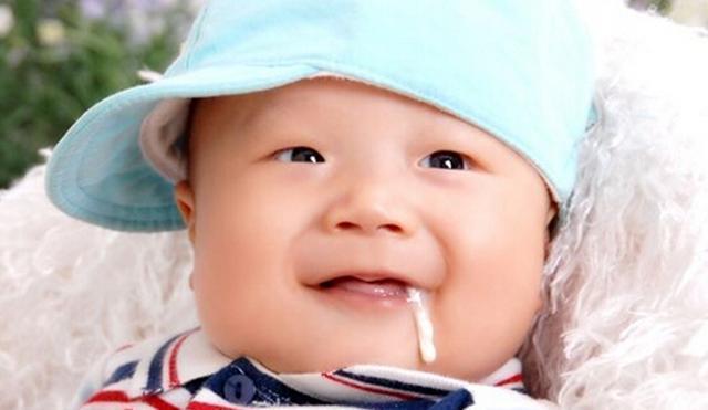 喂奶|照顾新生宝宝,老人容易掉入几个陷阱,爸妈及时阻止以免害了孩子