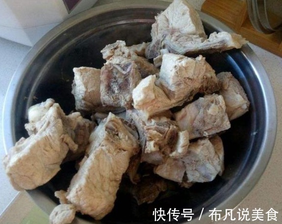 炖排骨,放这2味等于白炖!之前没注意,难怪汤不白,还没营养